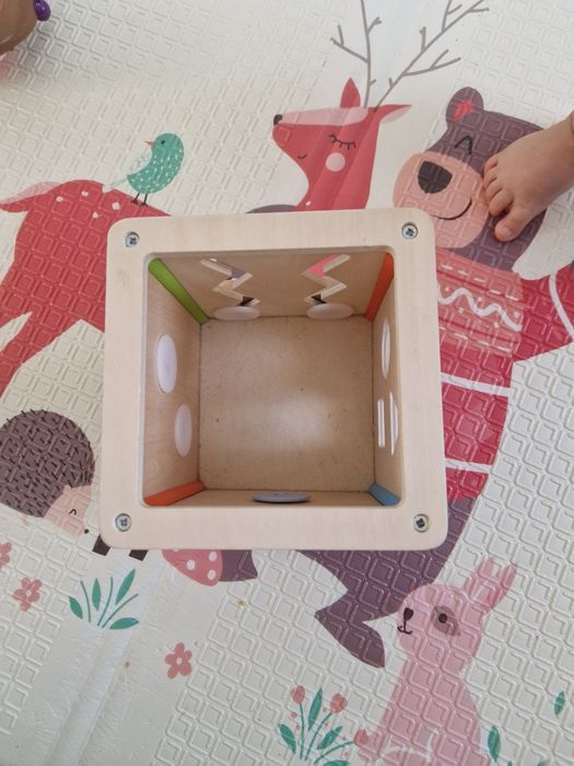 Дървен дидактически куб Moni Toys