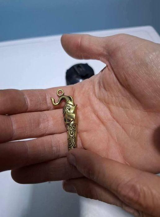 Бронзова свирка слонче за късмет.