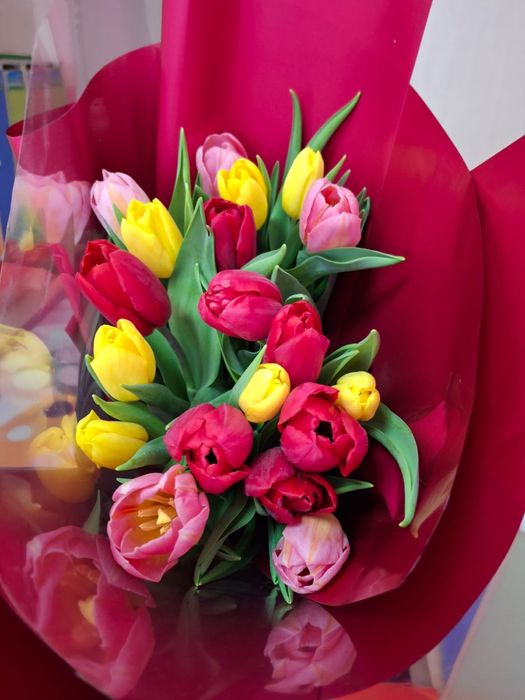 Красивый букет тюльпанов