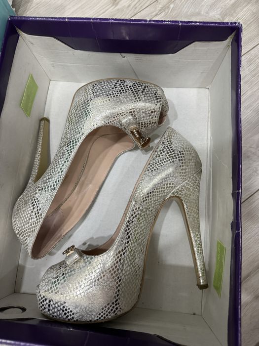 Продается женская обувь