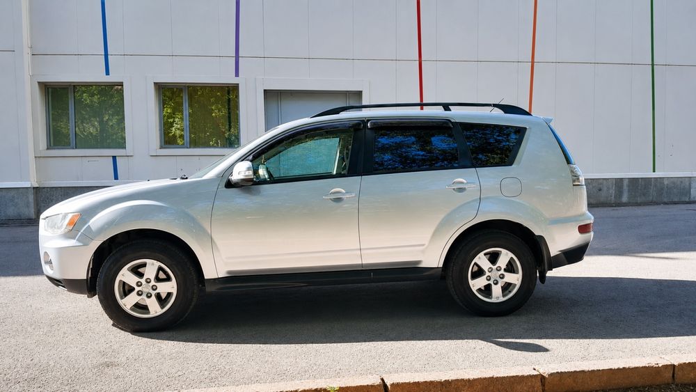 Продается Mitsubishi Outlander в отличном состоянии