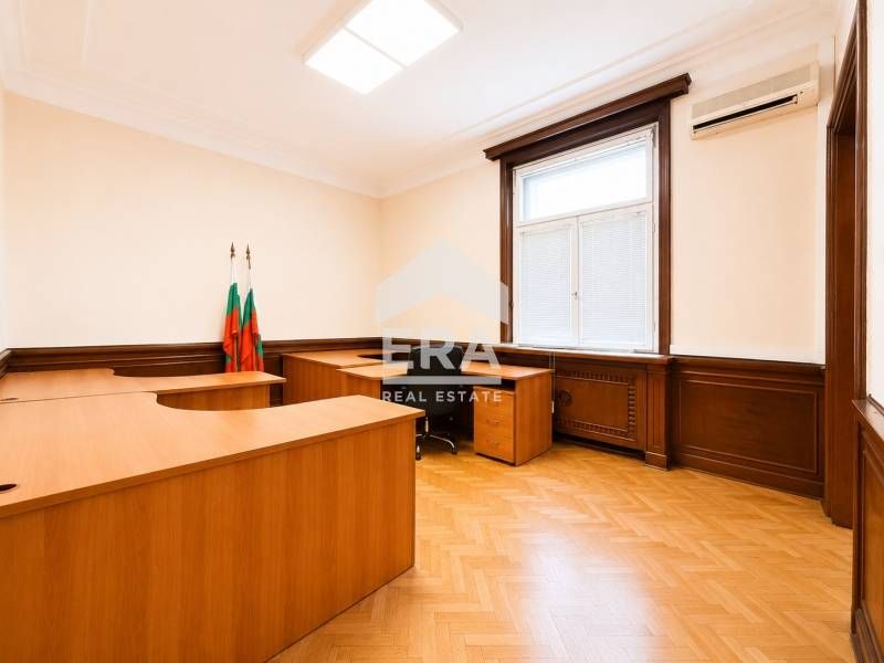 Офис под наем в представителна аристократична сграда в центъра на Софи