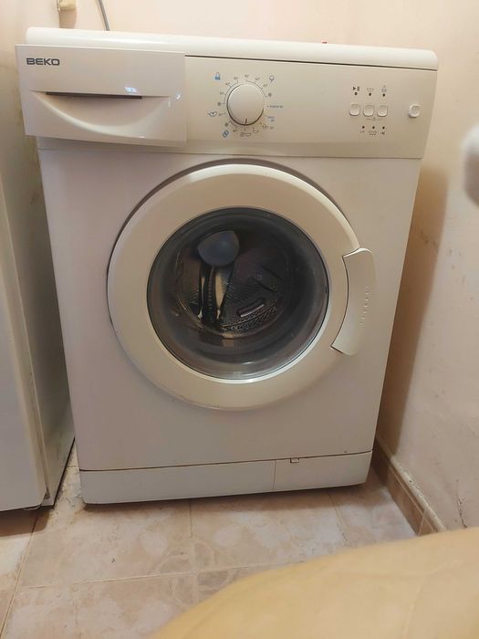 Продавам Пералня BEKO