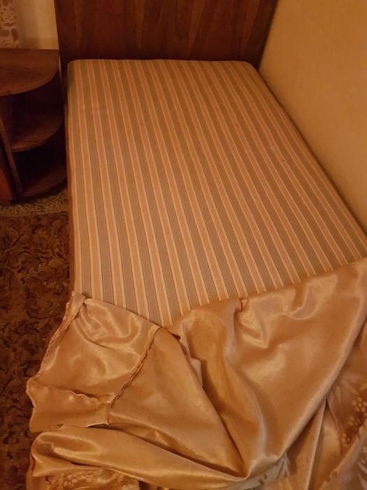 Vând mobila dormitor furnir de nuc