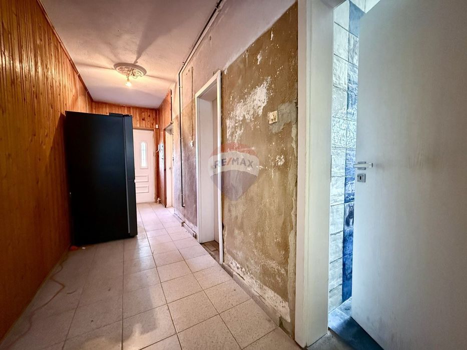 Градска къща с четири спални, двор, гараж, ГАЗ за продажба, гр. Генер