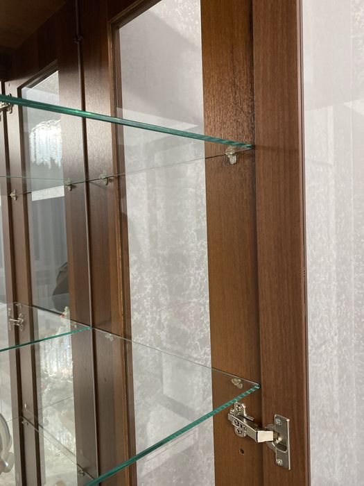 Продам шкаф витрину