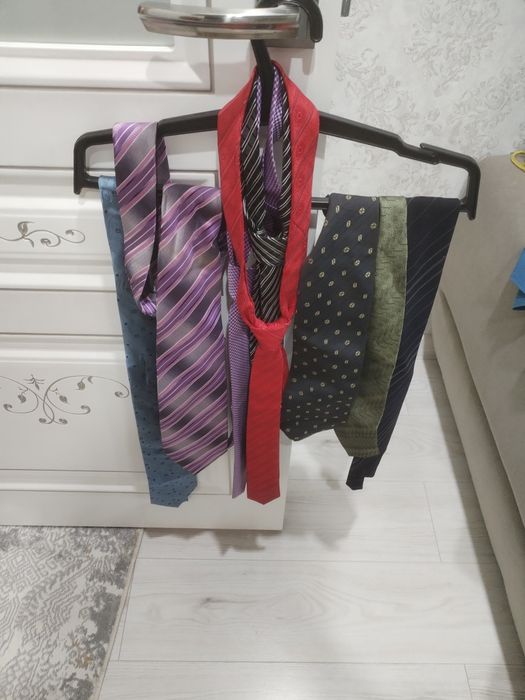 Галстуки разного цвета