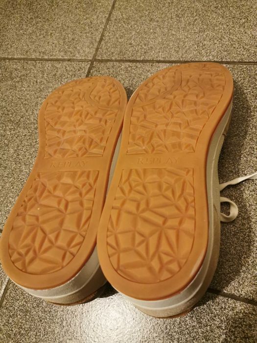 Продавам сникърси Replay