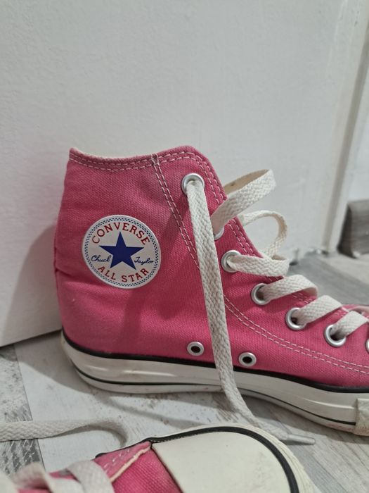 Converse hot pink