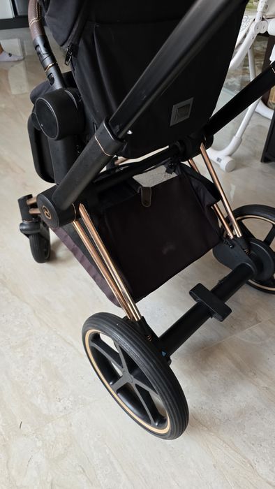 Cybex e-priam 4 количка + столче за кола