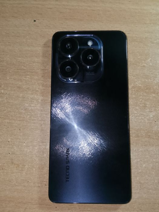 Техно Спарк 20 про в идеале