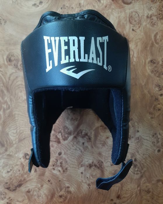 Боксерский шлем .