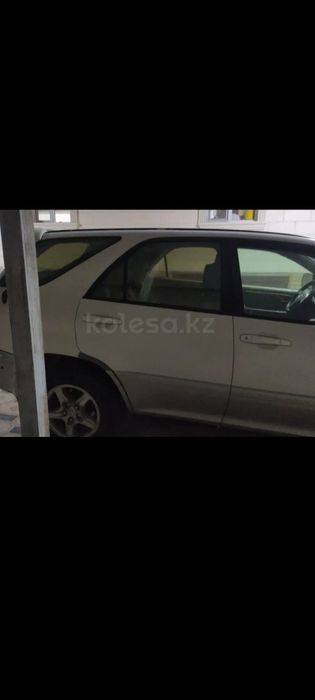 Lexus 300 автокөлігі сатылады.