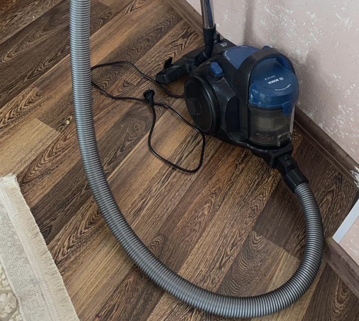 Продается пылесос б/у 5000