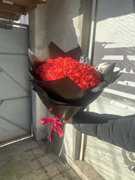 Уникален букет от червени рози