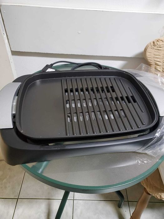 Grill electric 2200W cu capac aproape nou!