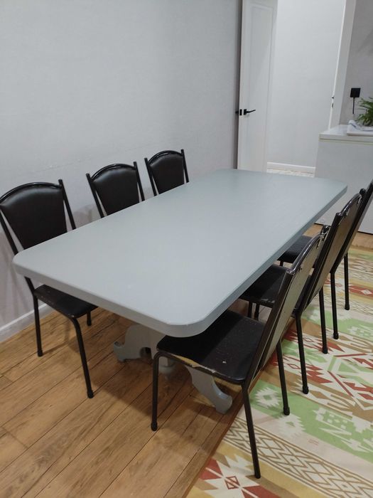 Продам кухонный стол