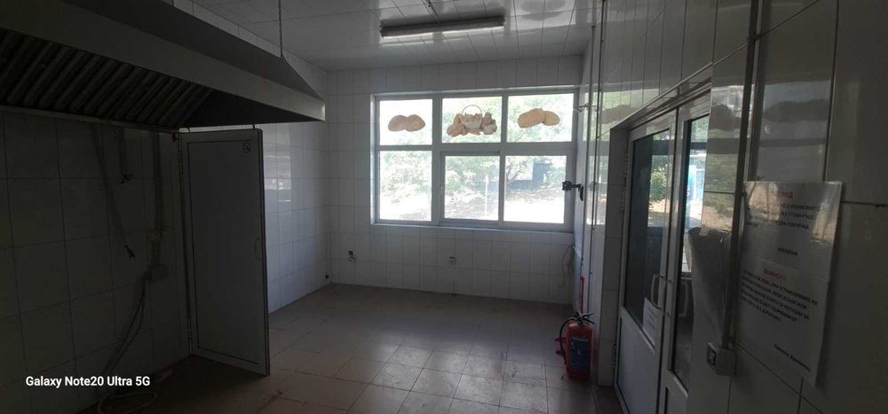 Търговски обект 120 кв.м на главен булевард в ж.к. Младост II