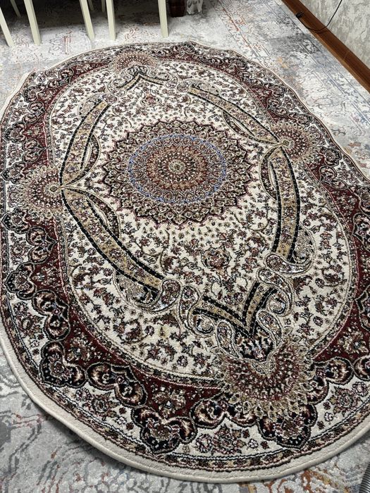 Продам ковер овальный