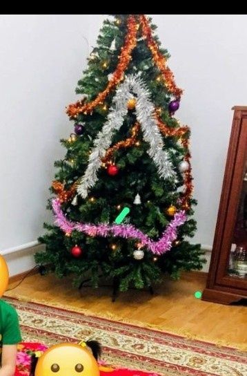 Ёлка сатылады, гирлянды 4 м подарок