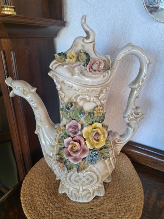 Capodimonte-огромна кана