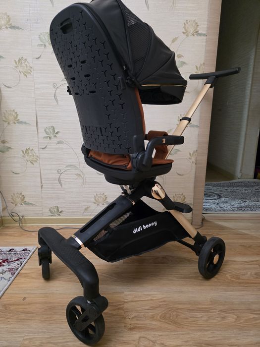 Прогулочная коляска в идеальном состоянии.