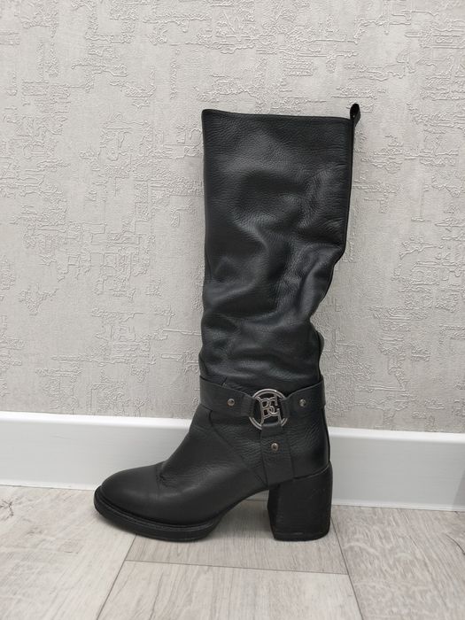 Продам зимние сапоги Basconi