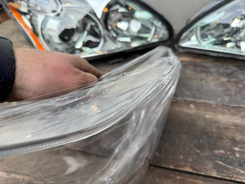 Стекла фар RX300