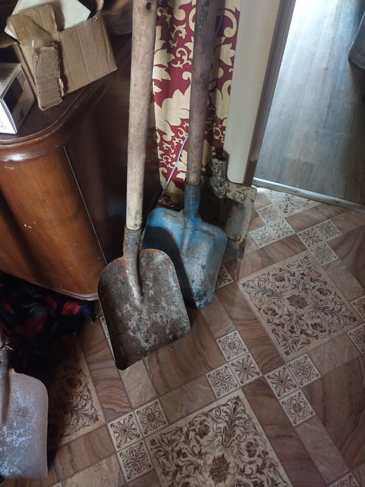 Лопаты совковые , грабли ,ножовка и пила  СССР б/у