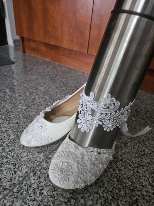 Vand rochie mireasa!