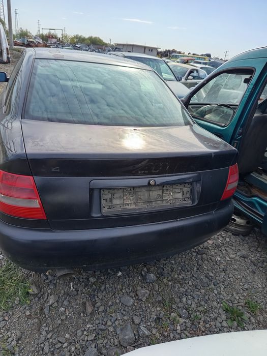 Ауди А4 1.8 123кс 1996г  на части