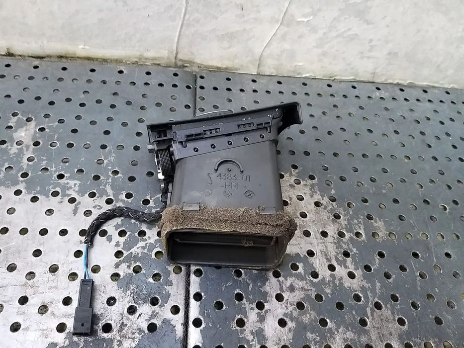 Grila ventilatie bord stanga audi a4 b7 8e 8e0820901f