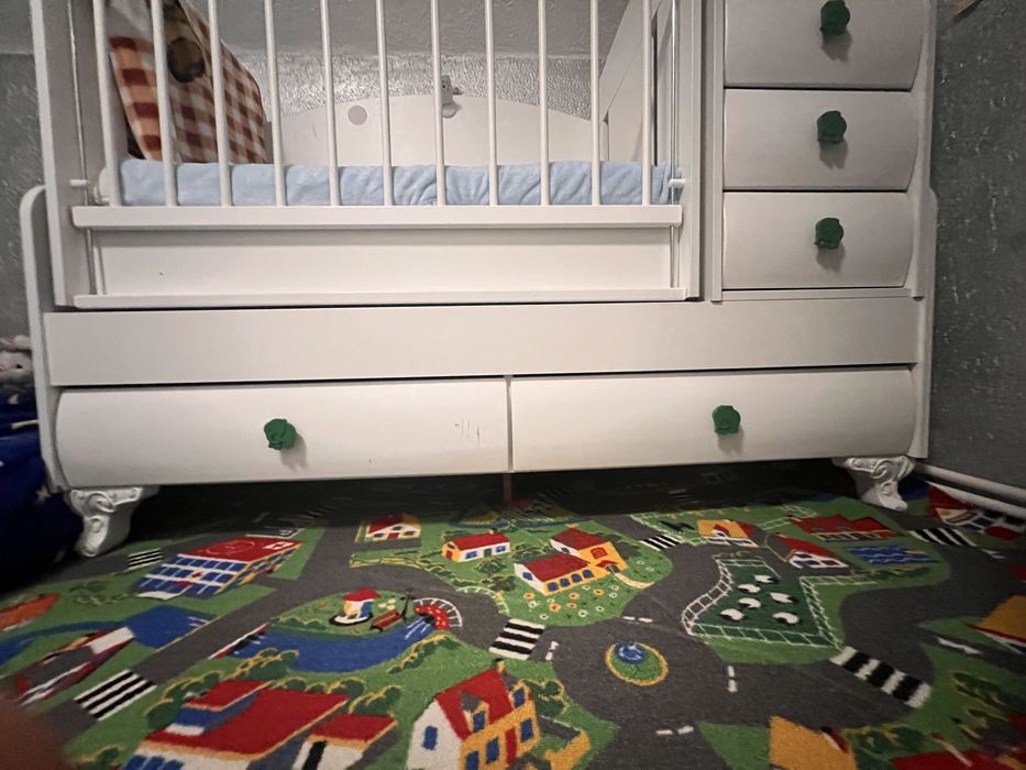 Vând pătuț transformabil