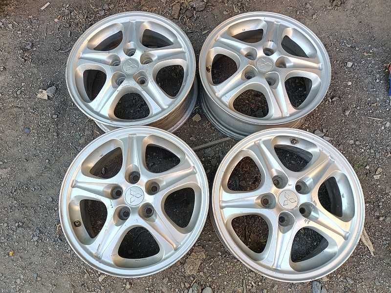 Продам оригинальные легкосплавные диски на автомашину Mitsubishi