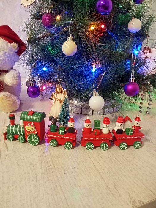 Ёлочка с гирляндой и игрушками