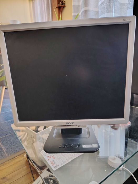 Продавам монитор