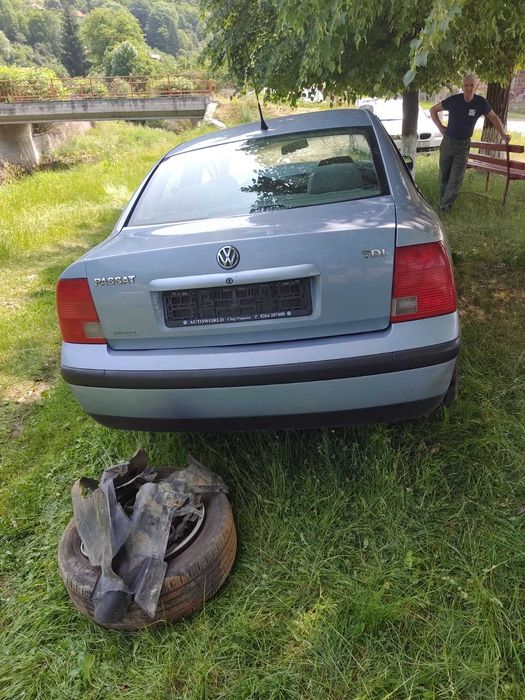 Vand autoturism Volkswagen Passat 2000 avariat
