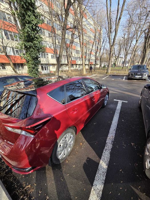 TOYOTA Auris  Hatchback hibrid 1.8L - pret usor negociabil