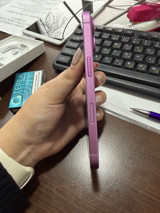 Айфон 16 розов/ Apple 16 pink