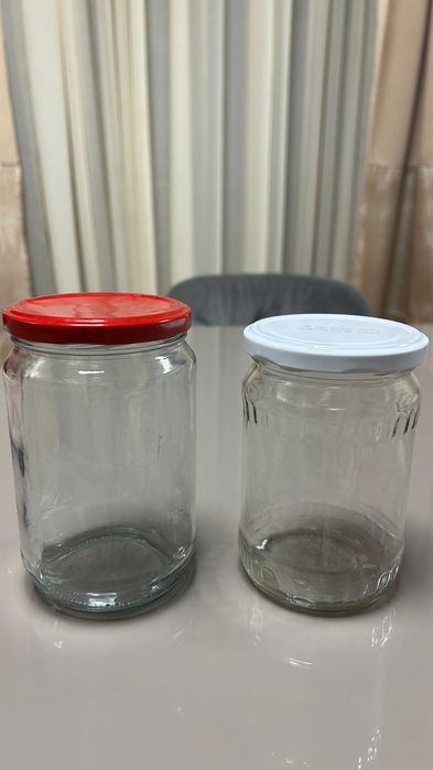 Продавам стъклени буркани на винт с капачки