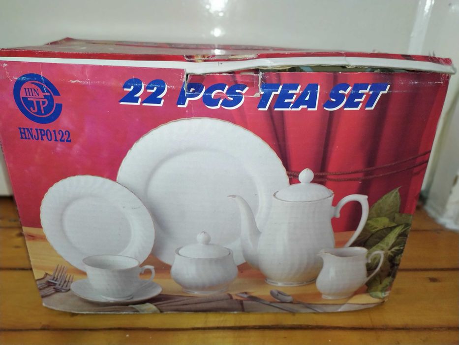 Чайный сервиз, новый, 22 предмета, в упаковке.
