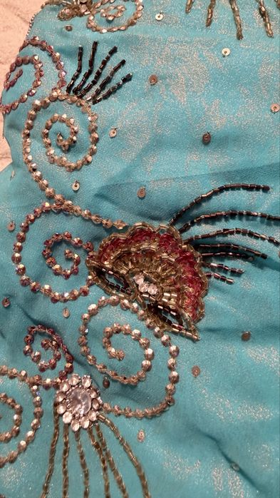 Индийское сари расшитое