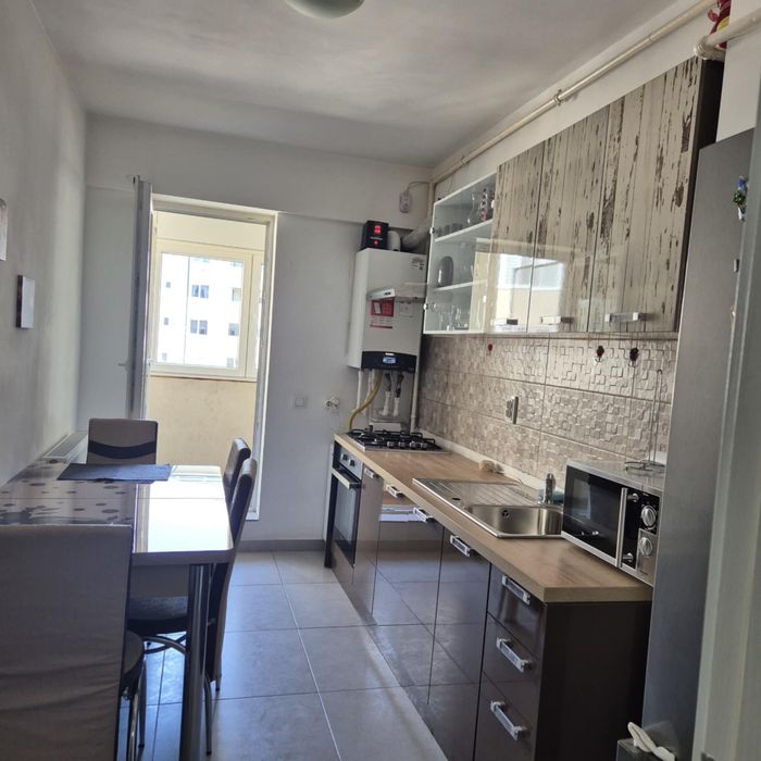 Inchiriez apartament cu 2 camere !