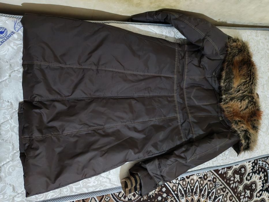 Ayollar kiyimi kurtkasi