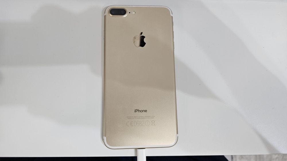 iPhone 7 plus gold 128Gb