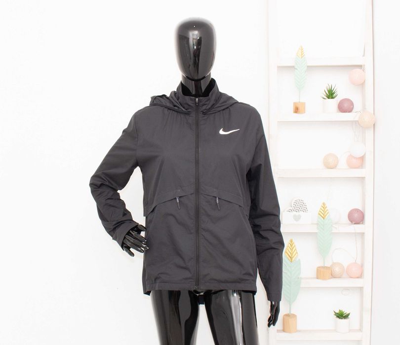 Nike Essential Packable дамско яке черно за бягане влагоотвеждащо М