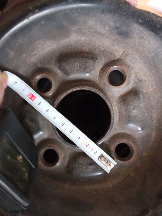 Гуми с метални джанти Тойота Корола