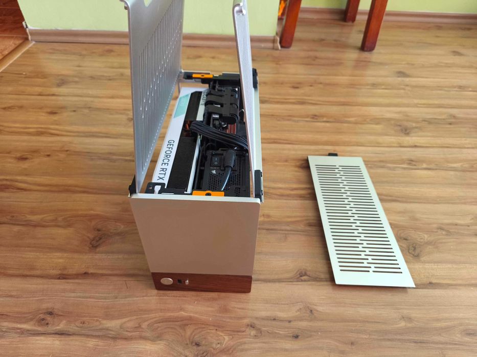 Mini-ITX PC ( RTX 4070 Ti, 32Gb Ram, 3.5 Gz proc, 750w power )