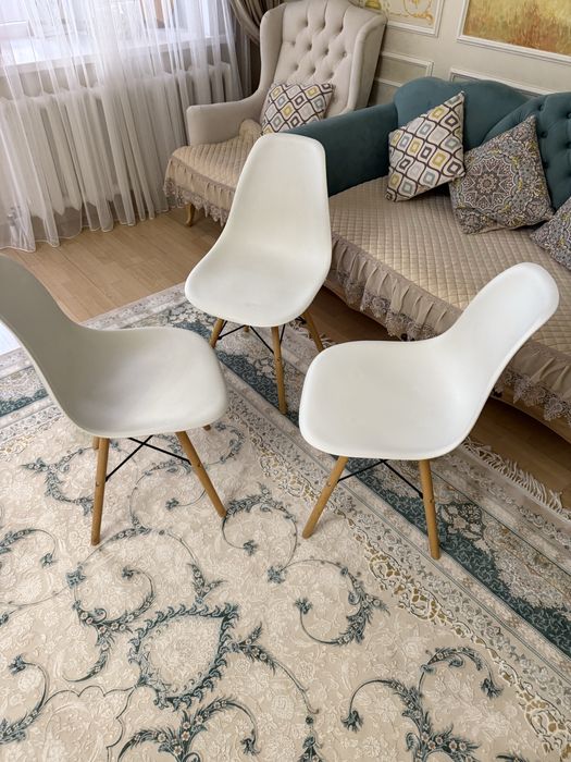 Кухонный стол  и стулья