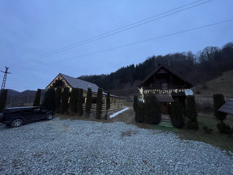 Doua cabane cu ciubar